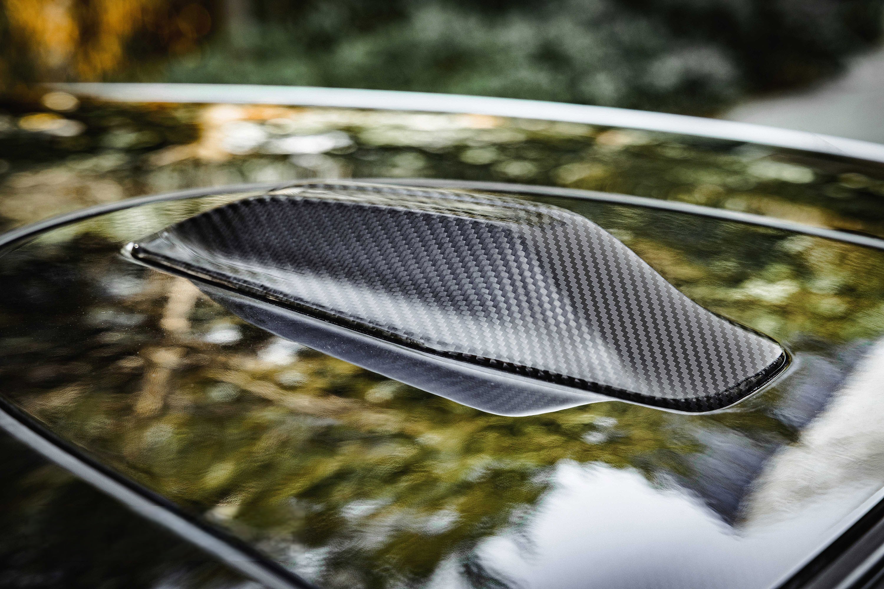 G90 Dry Carbon Fiber Antenna Trim