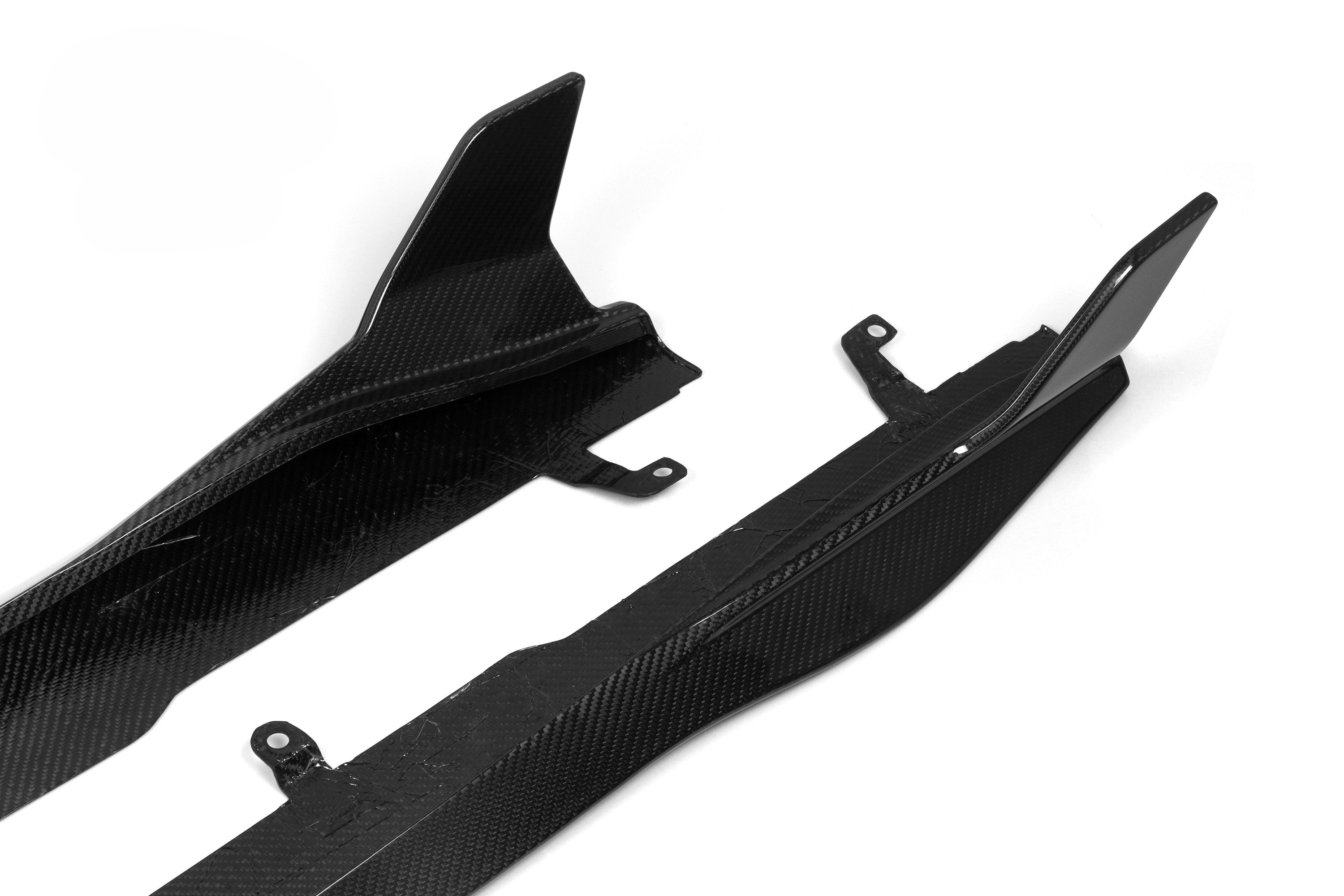 G16 carbon fiber side skirts