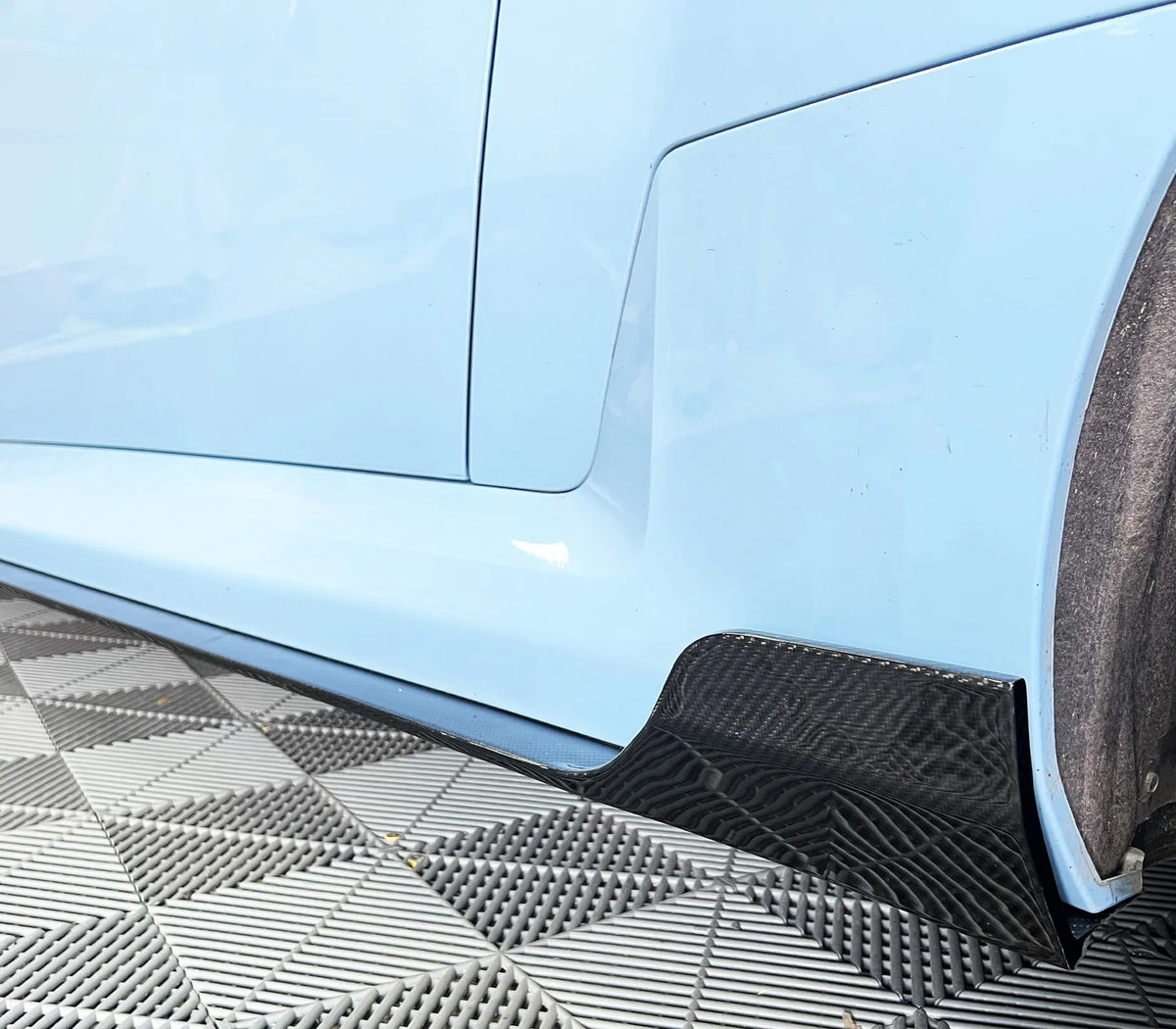 G87 Dry Carbon Fiber AT Style Side Skirts