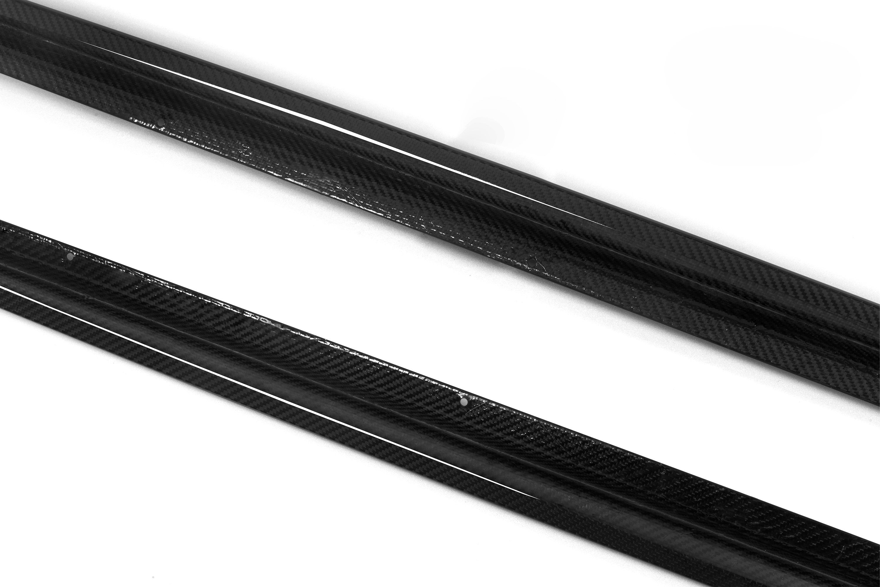 G42 LCI dry carbon side skirts
