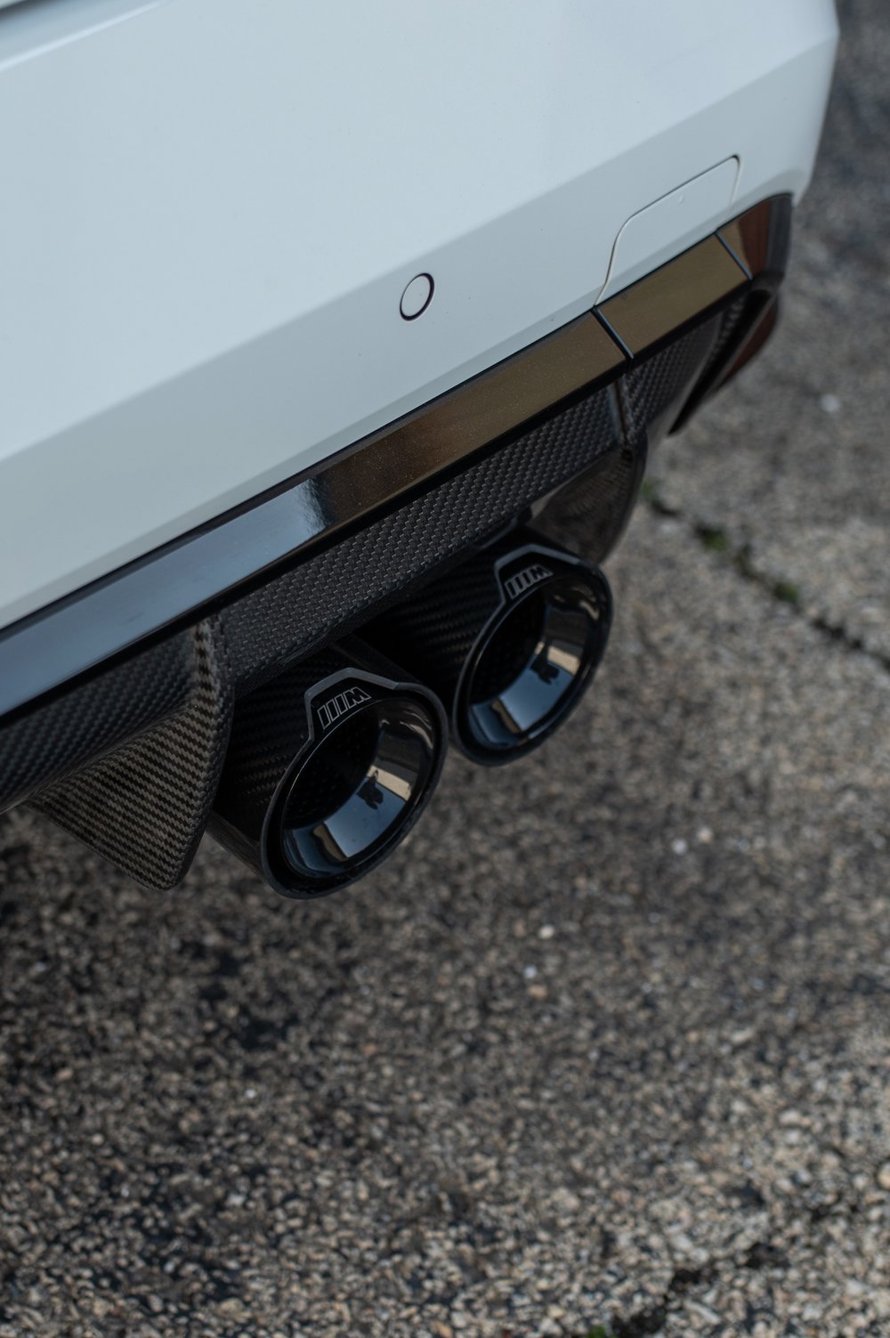 Black out carbon fiber exhaust tips G8X