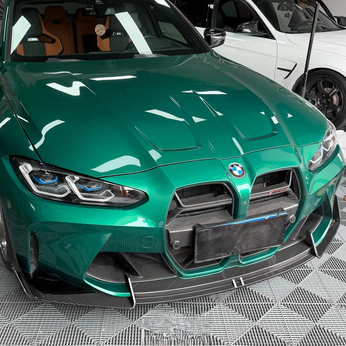 G8X DRY CARBON V8 FRONT LIP