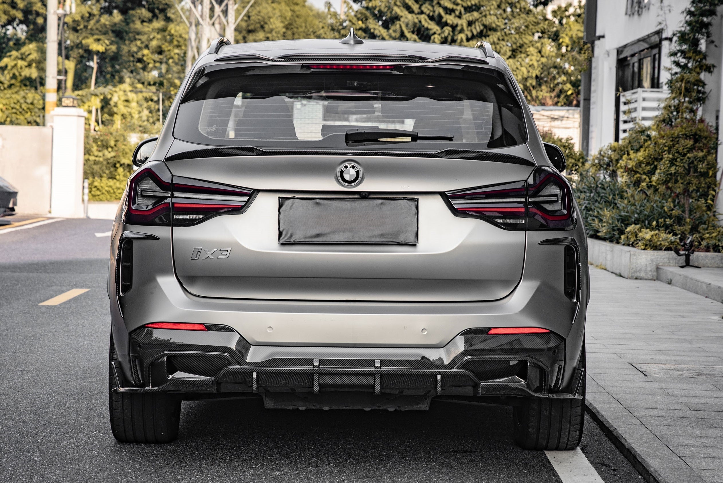 G08i iX3 SQ style rear diffuser