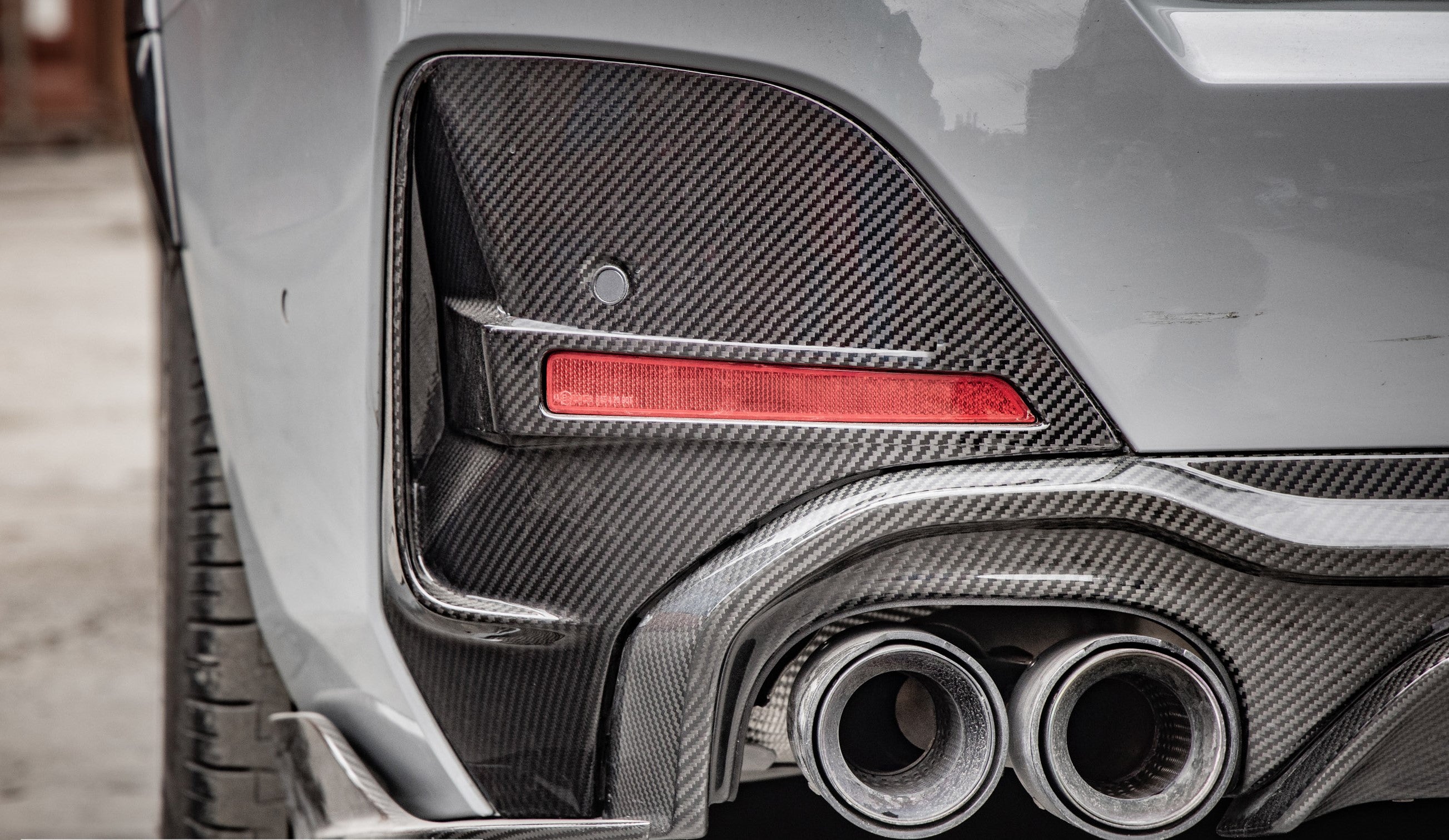 Sporty carbon fiber rear bumper trim G26