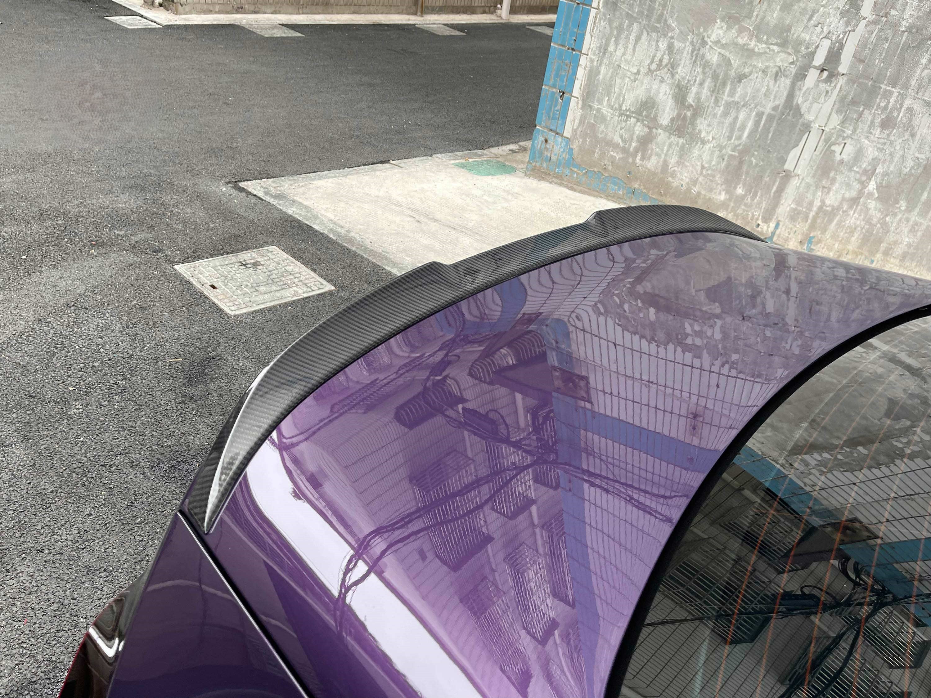 Dry carbon spoiler for G42