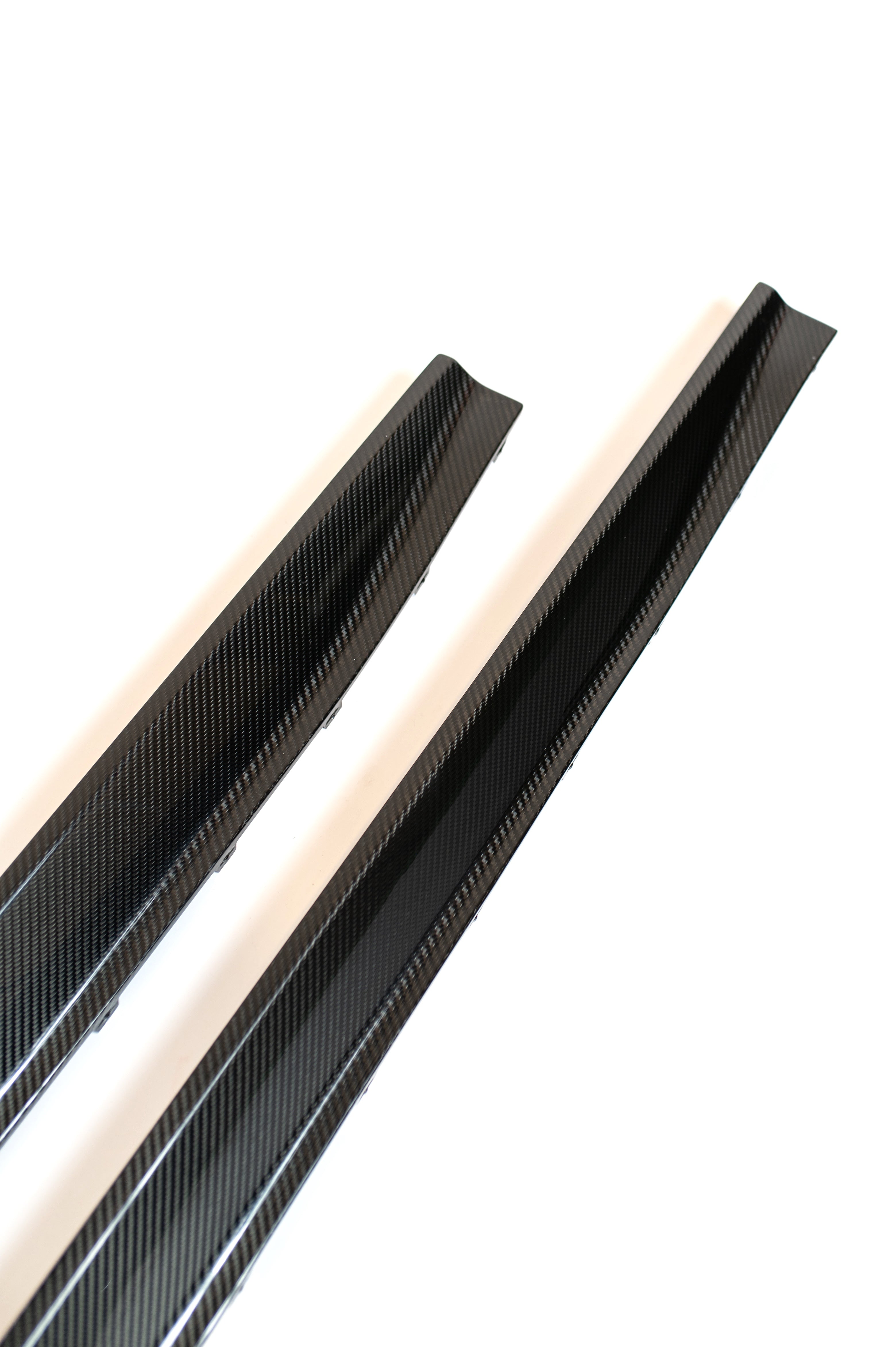 Dry carbon fiber side skirts G8X