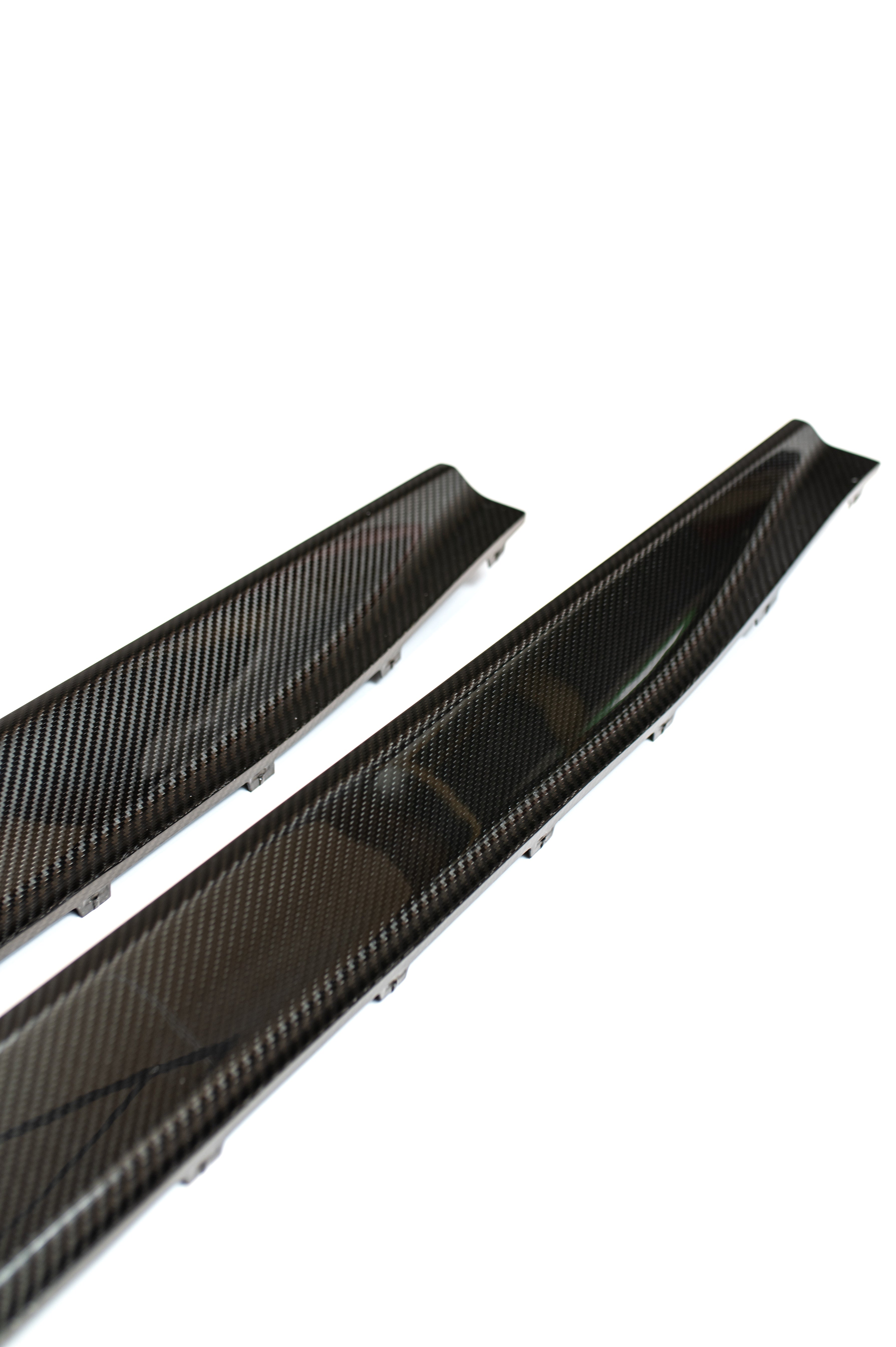 G8X V2 side skirts