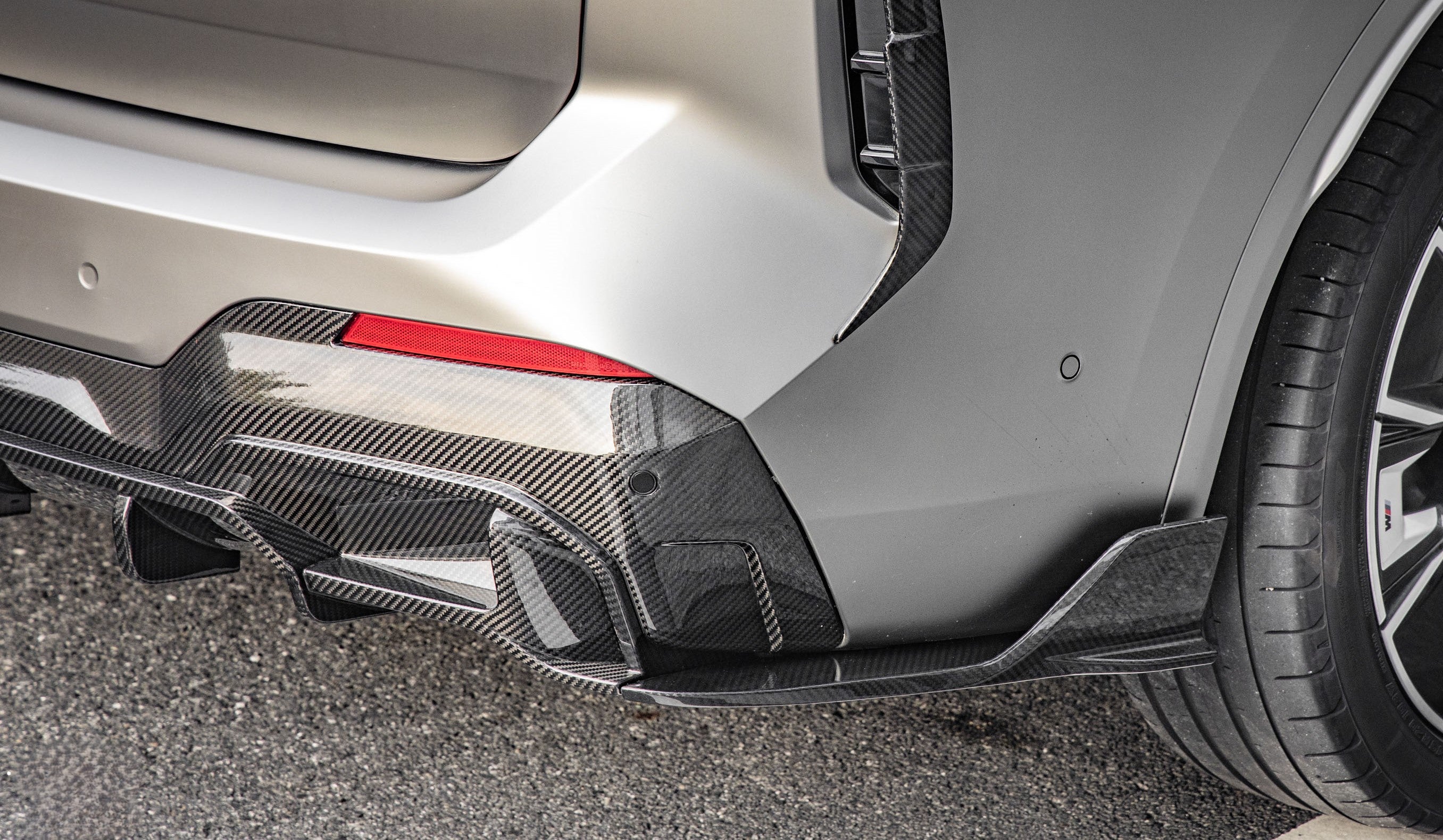 G08i iX3 SQ style carbon fiber rear