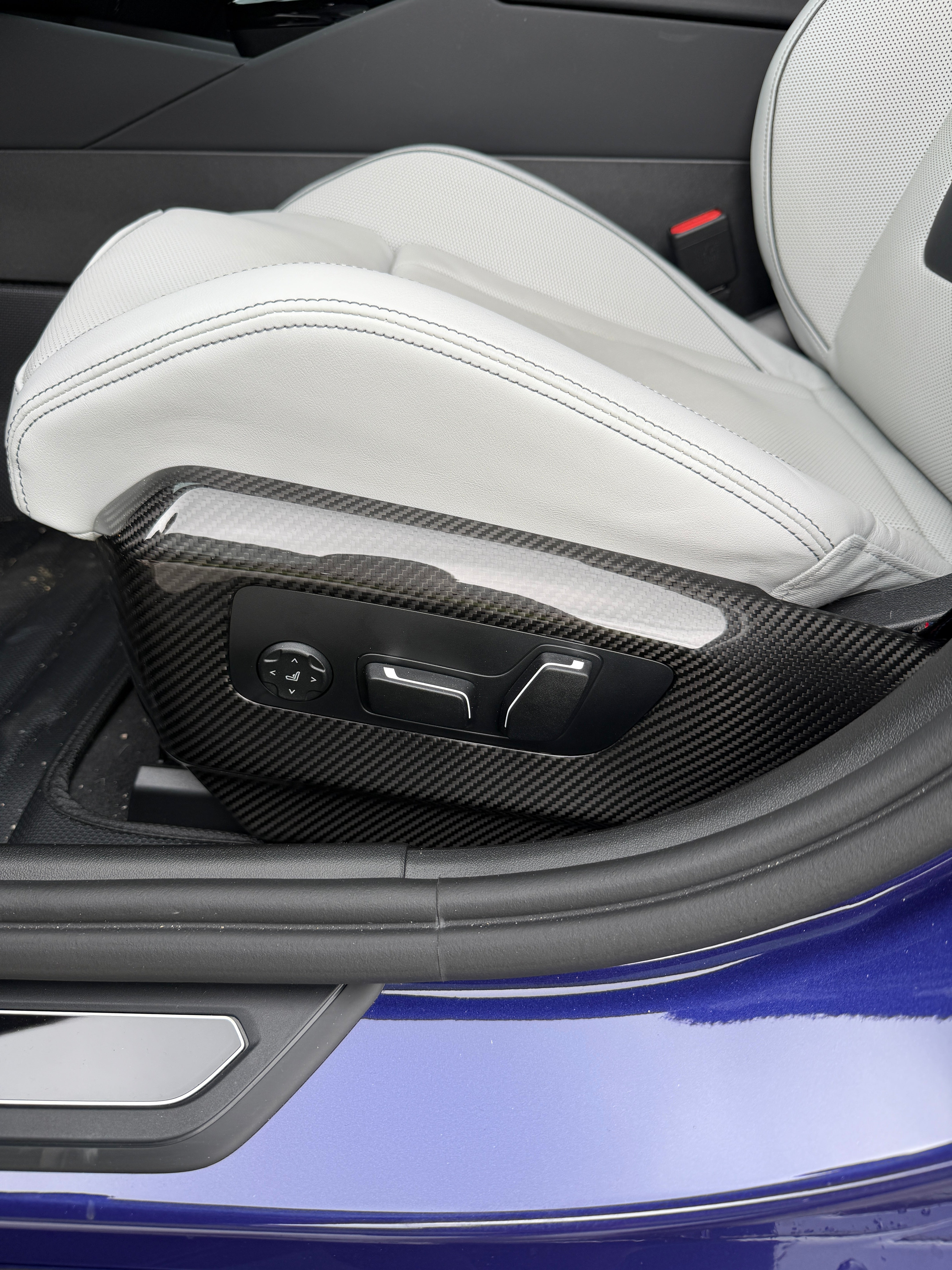 G90 / G99 M5 OEM Style Dry Carbon Fiber Seat Side Trim Covers